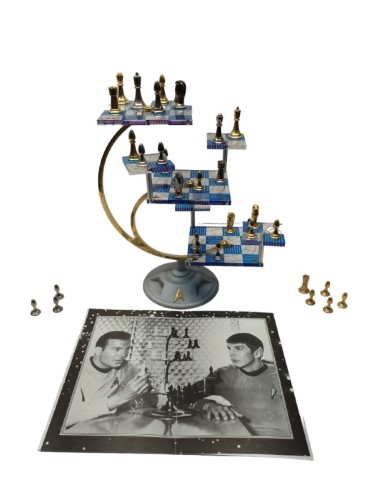 The Franklin Mint The Official Star Trek Tridimensional Chess Set Blue