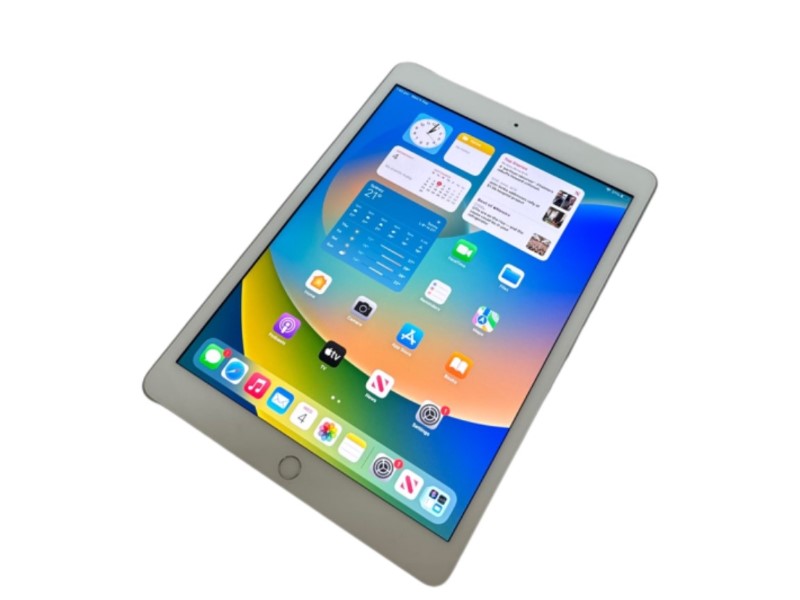 Apple iPad 7th Generation 128 GB in factory Silver