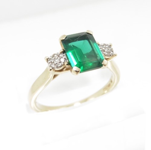 Michael hill emerald and 2024 diamond ring