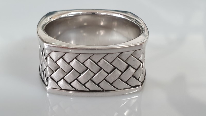 michael hill titanium ring