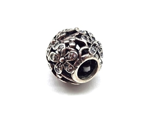 Dazzling daisy clearance pandora charm