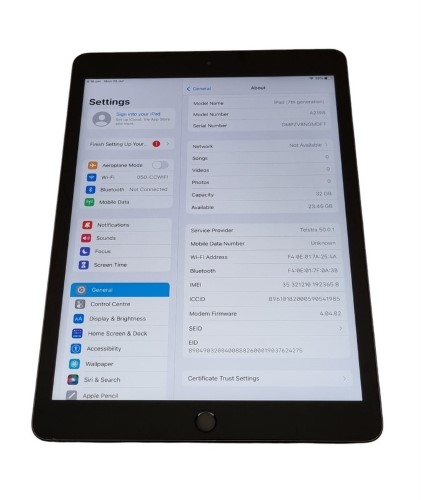 Apple iPad 7th Generation hotsell 32GB in Black