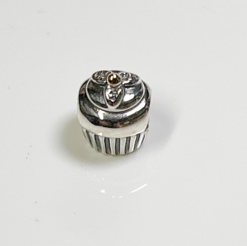 Pandora deals charms cupcake