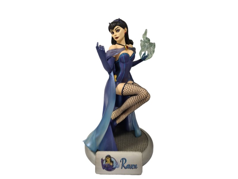 DC Bombshells Raven store statue